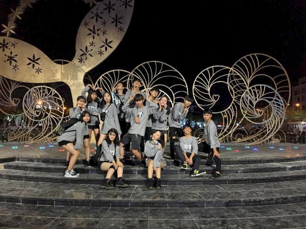 Tourists take photos with the unique symbol of Ninh Binh Night Market